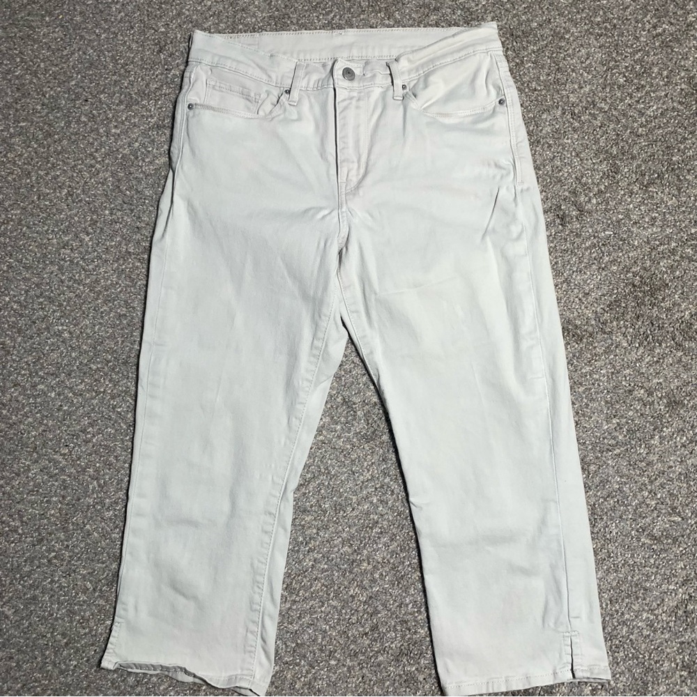 Women’s crop Light khaki capri jeans. Size 8